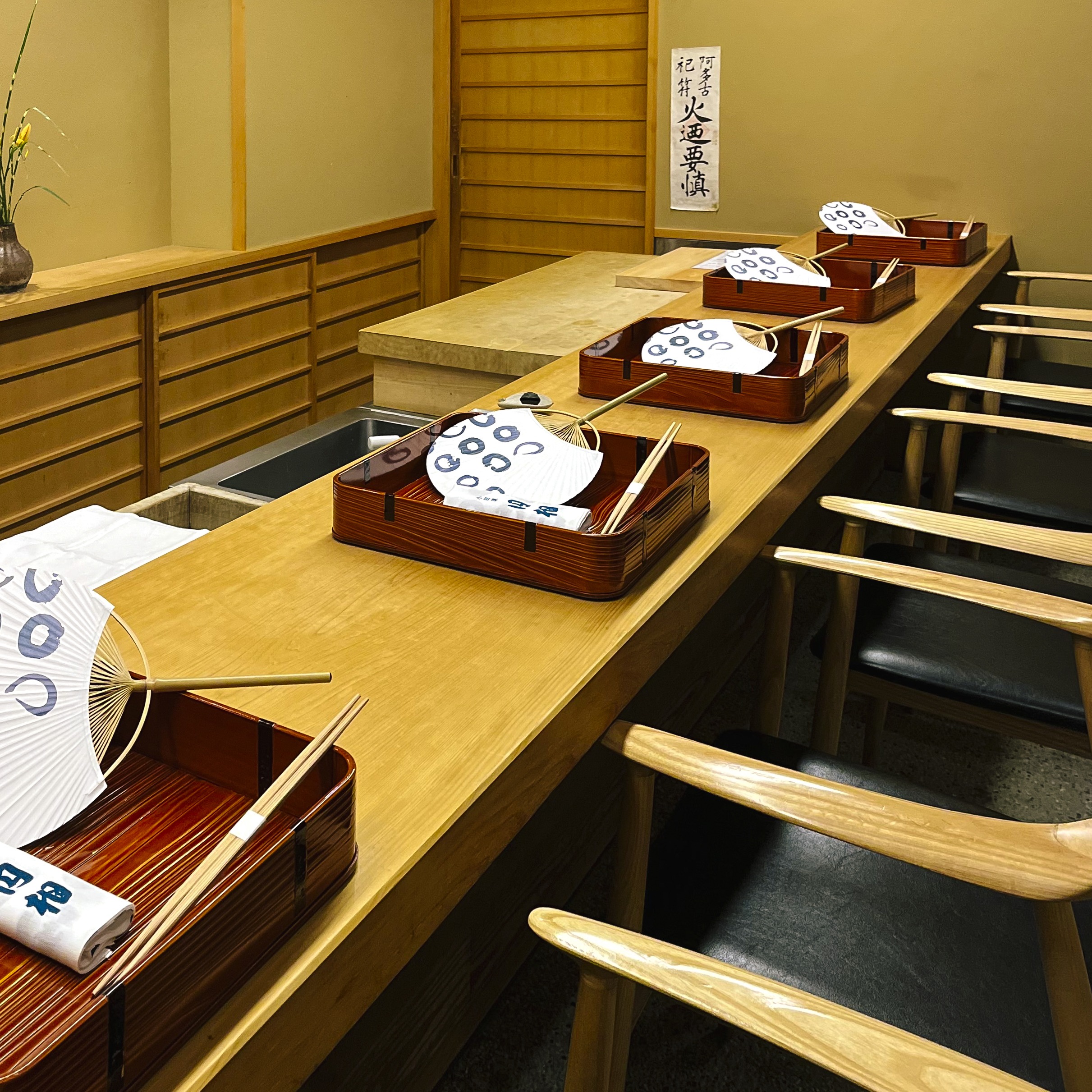 懐石 円相｜開店十周年記念 オリジナル団扇｜アートディレクション グラフィックデザイン｜日本料理 レストラン｜神奈川県小田原市